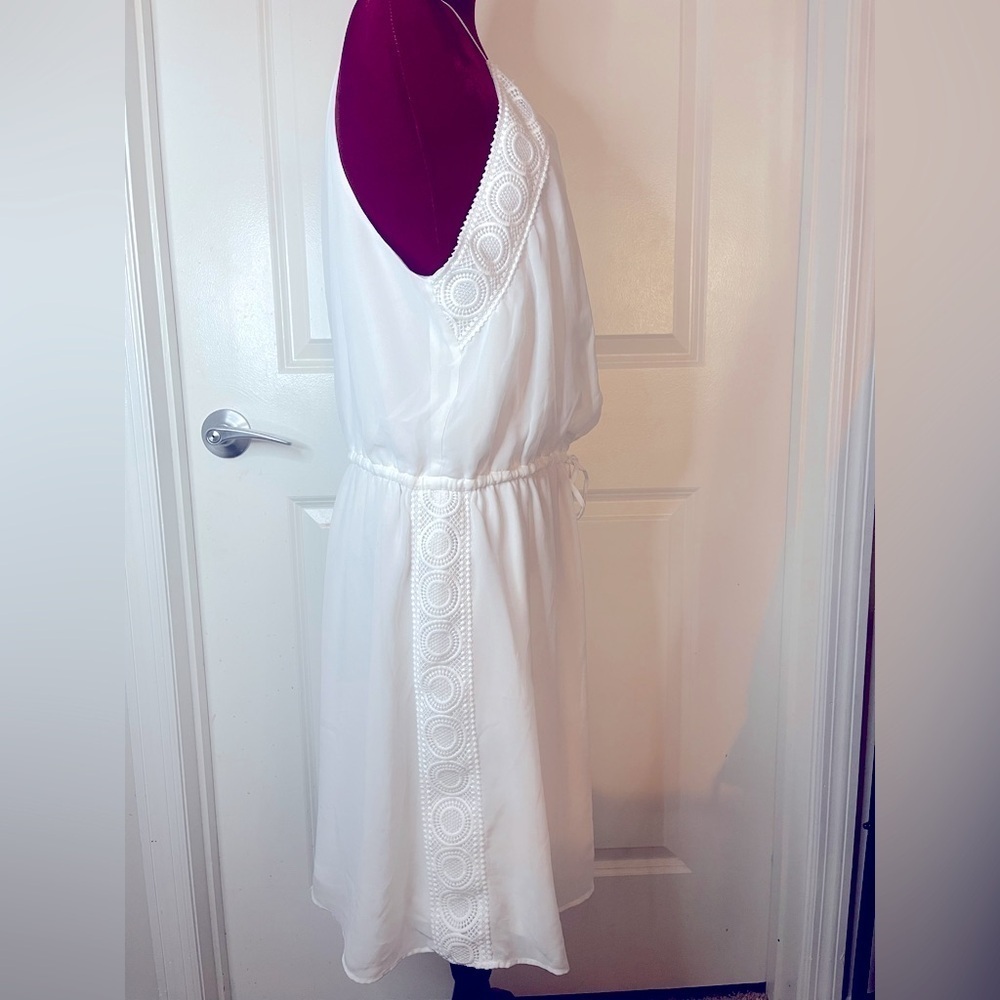 C White Sleeveless Tie Waist A-Line Dress W/ Embroidered Side Details. XL. EUC. - Picture 6 of 9